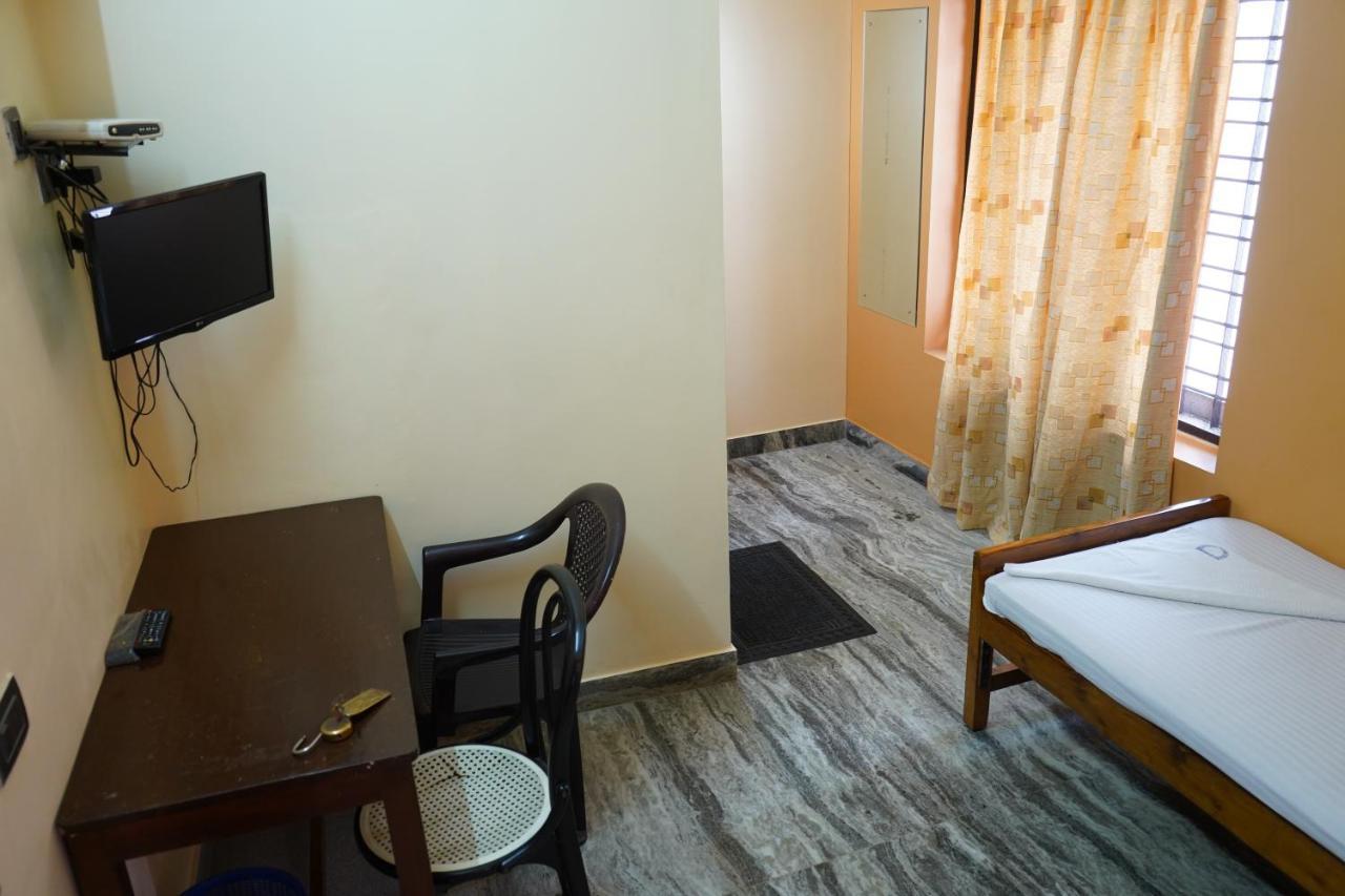 Sangeetha Tourist Home Thiruvananthapuram Exteriör bild
